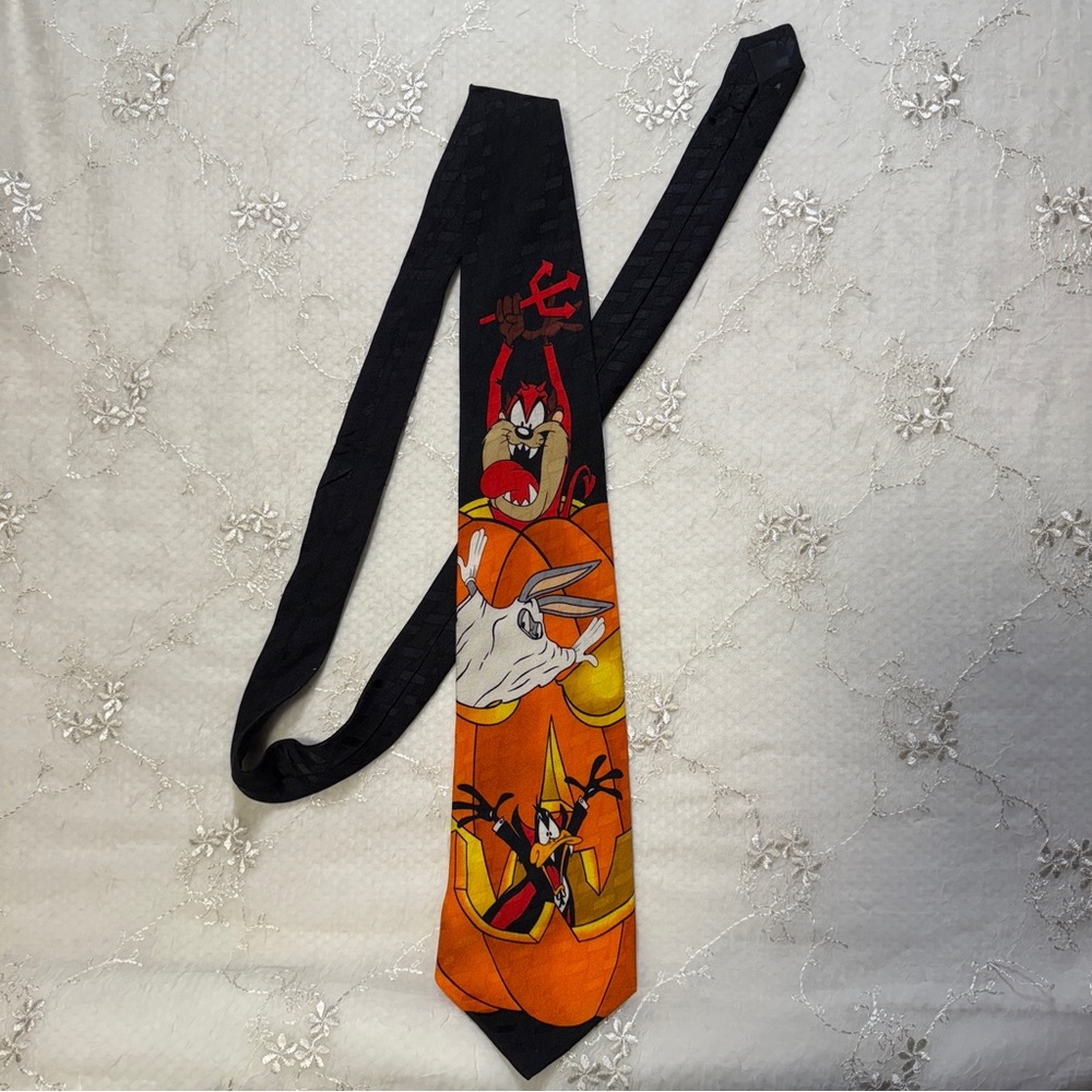 vintage 1996 looney tunes halloween silk tie – tasmanian devil, bugs bunny